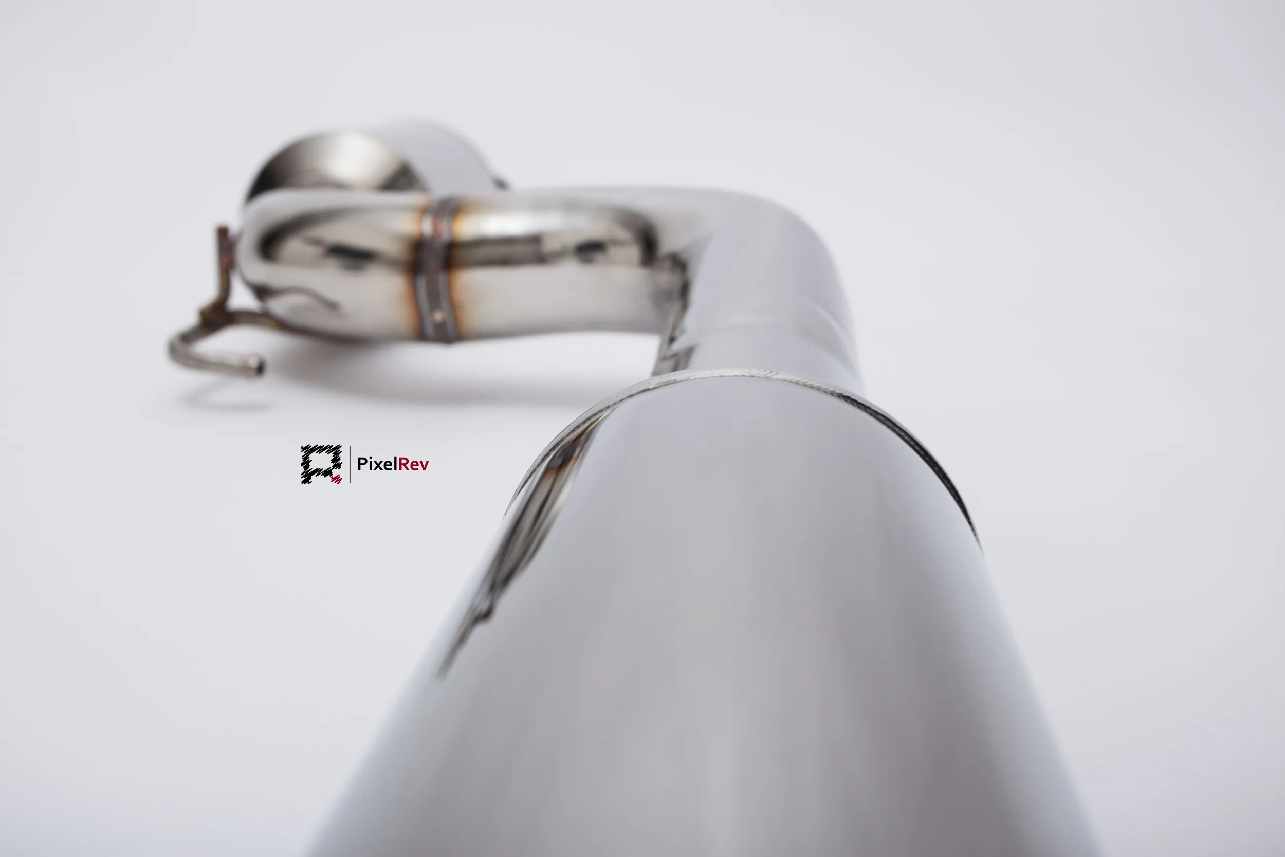 Rohrbögen und Schweißnähte der Corksport-Downpipe, Detailaufnahme