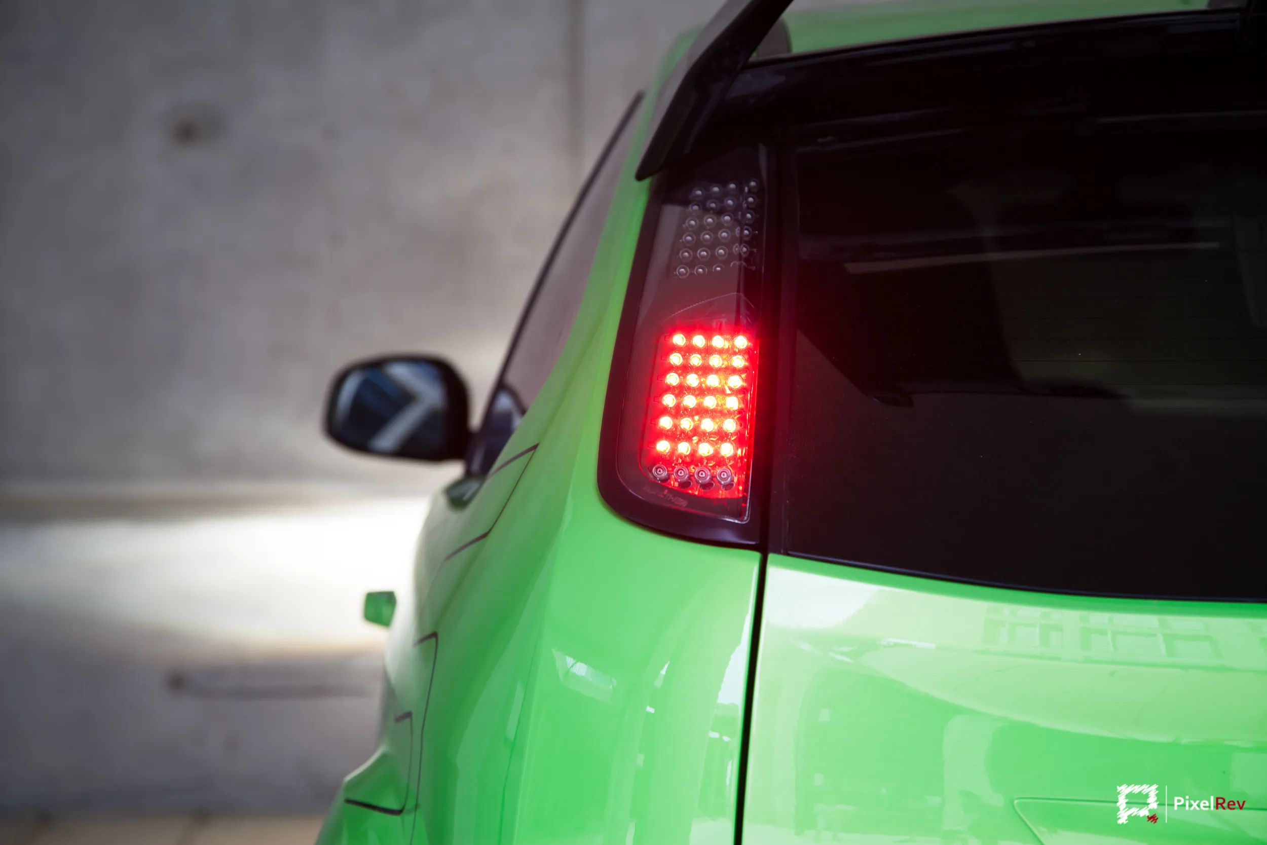 Rückleuchte des grünen Ford Focus RS, Detailaufnahme