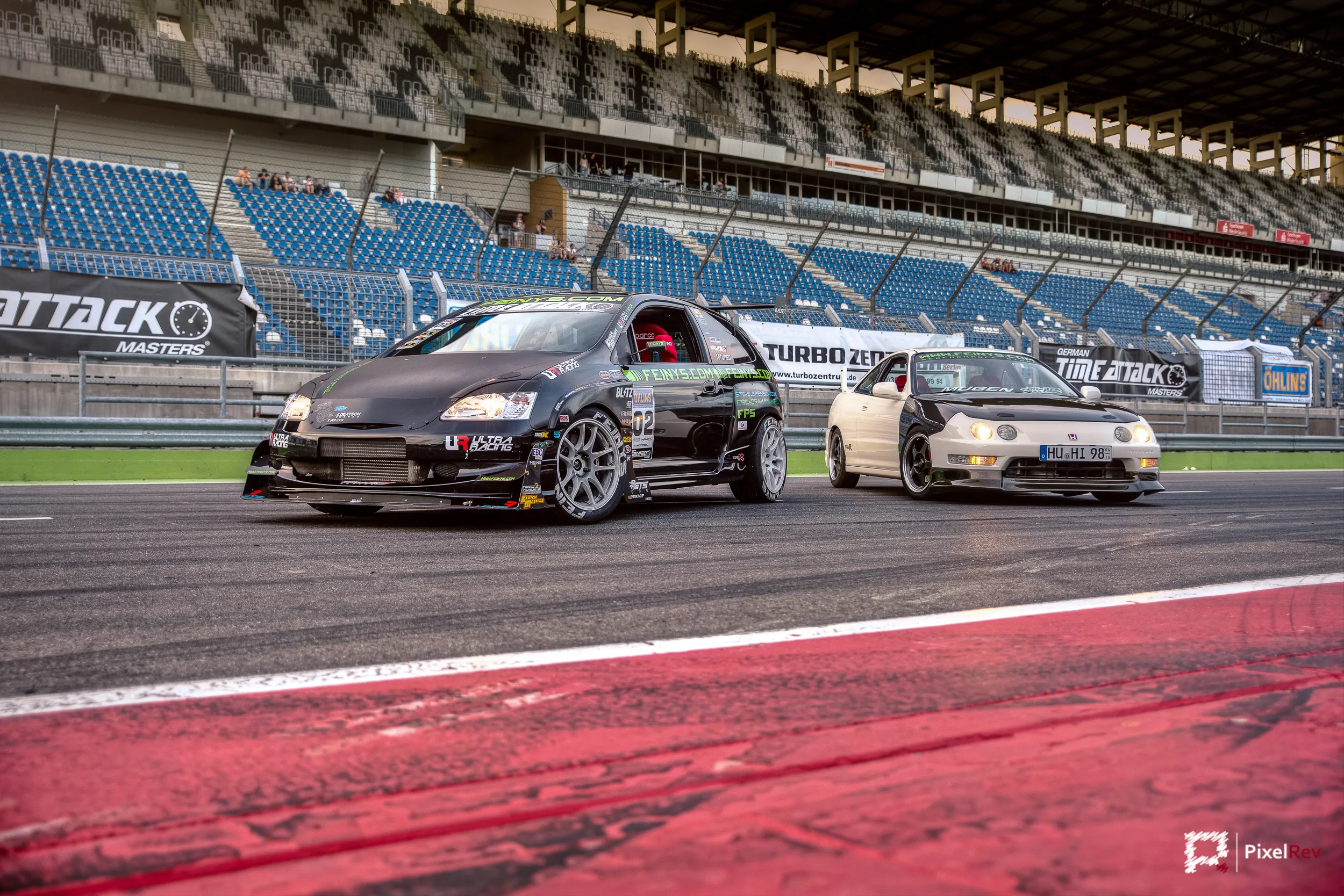 FPS Honda Civic und Honda Integra aus der Froschperspektive auf der Strecke