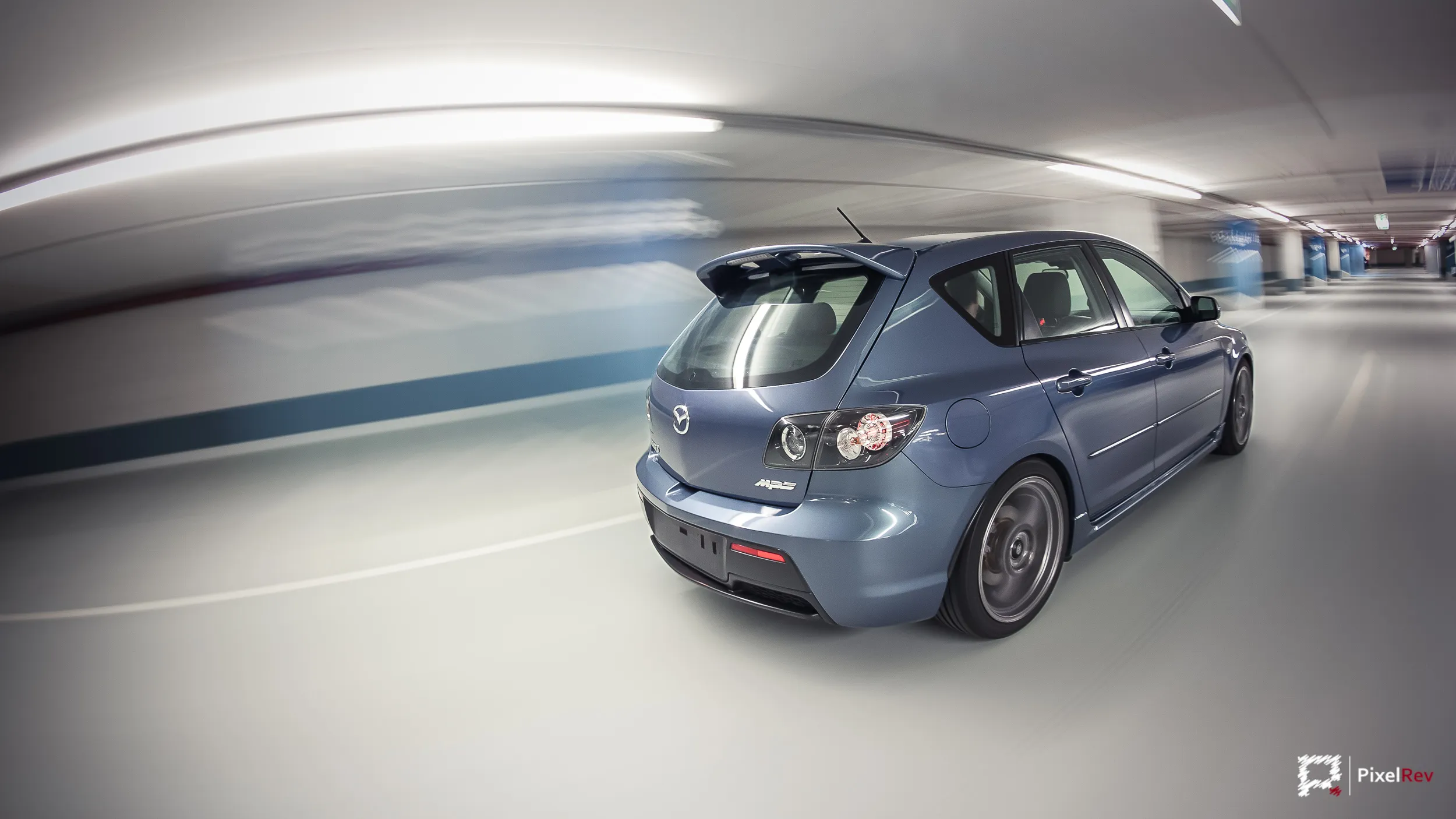 Heck des grauen Mazda 3 MPS im Rig Shot in einer Tiefgarage