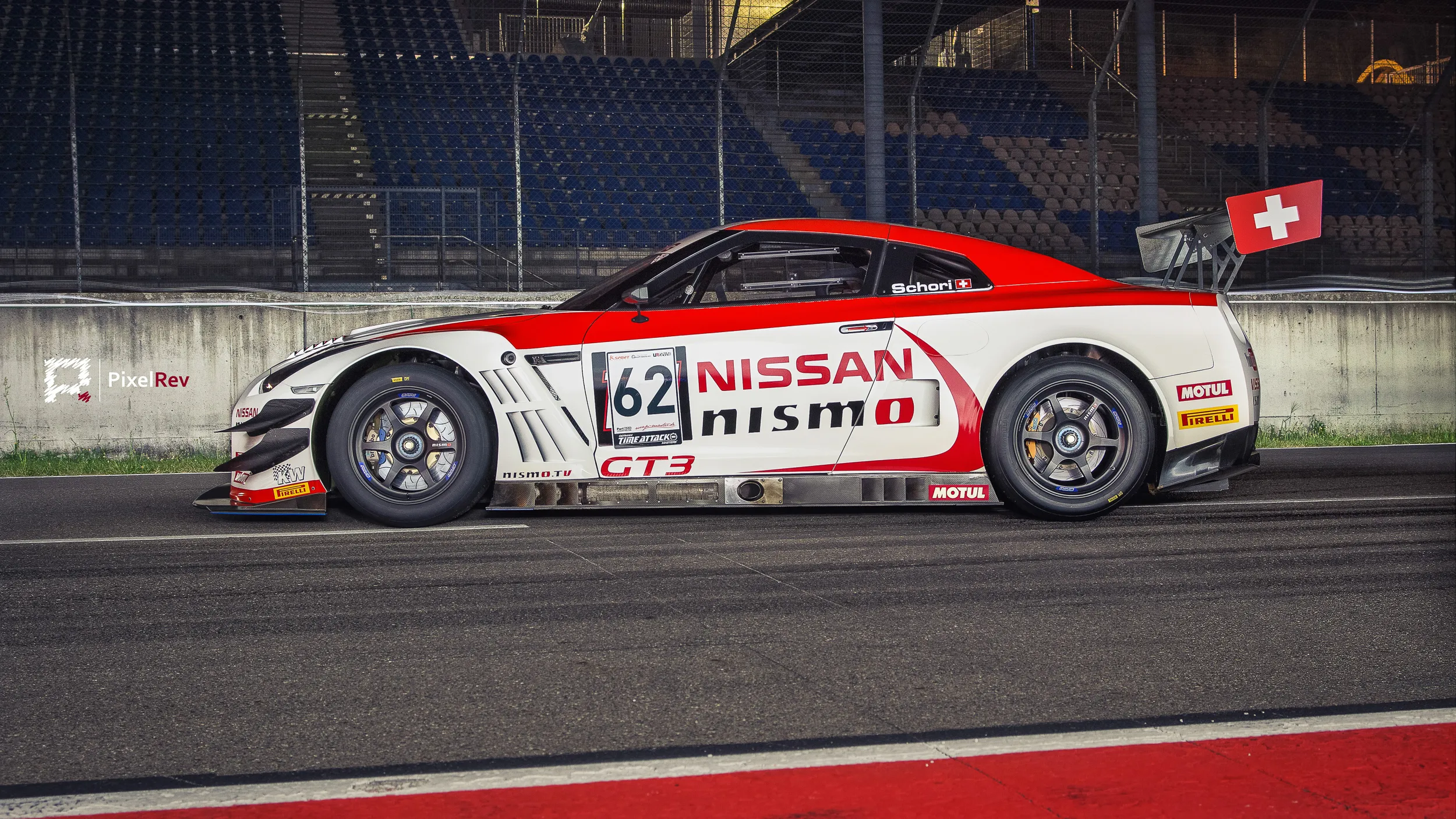 Nissan GT-R Nismo GT3 mit Startnummer 62 in der Seitenansicht vor der Tribüne