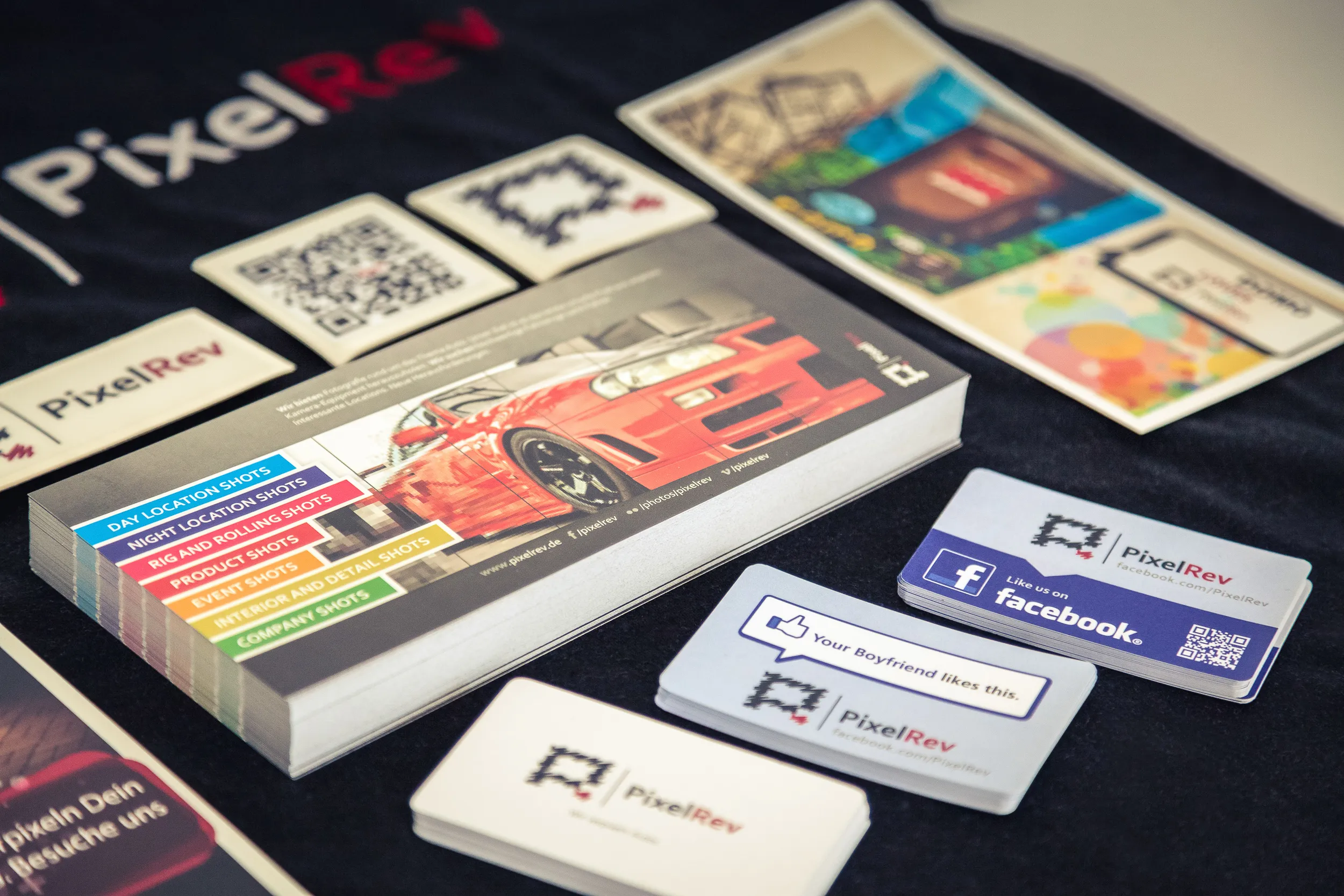 PixelRev-Visitenkarten und Flyer